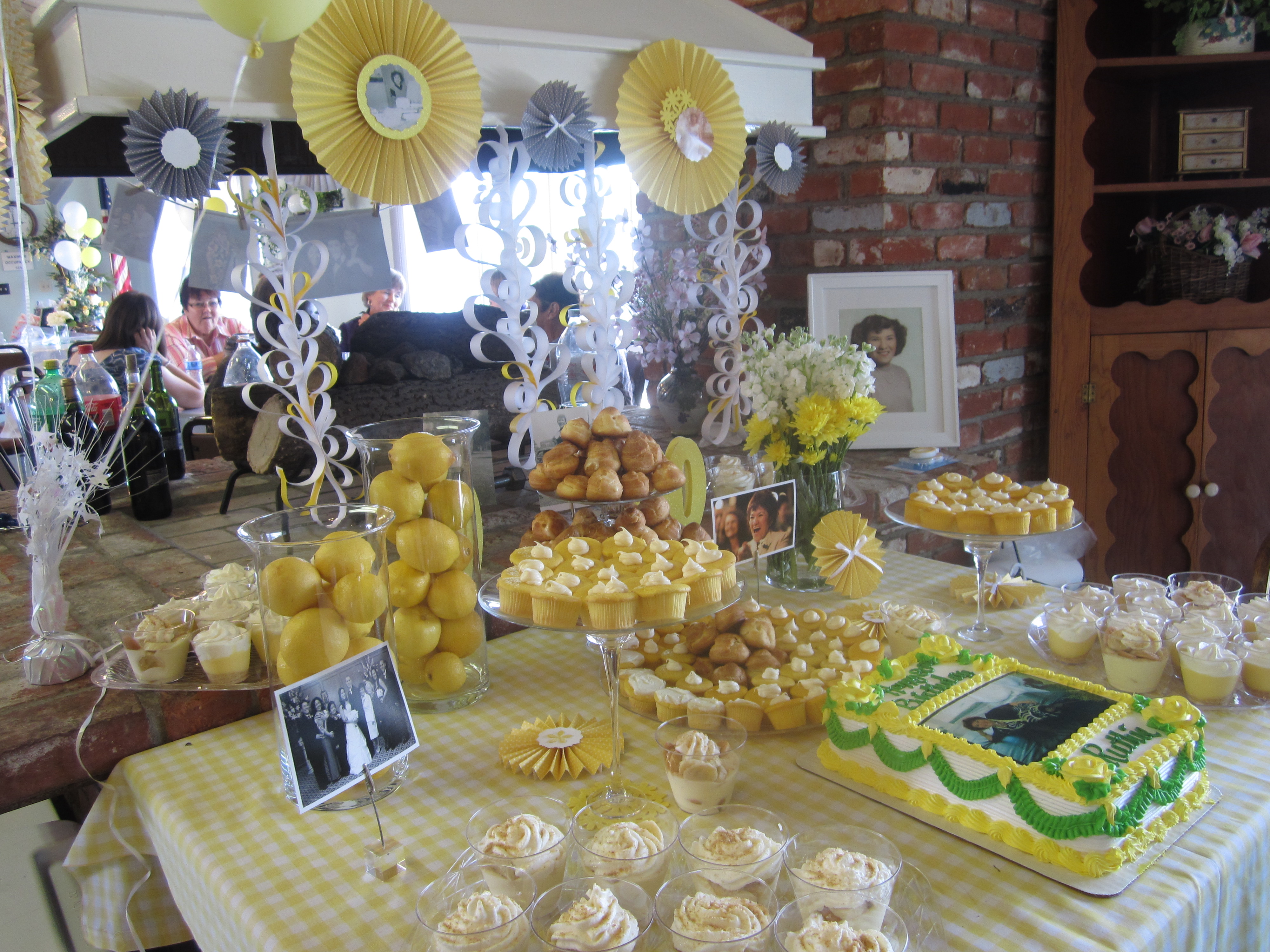 35 Memorable 80th Birthday Party Ideas Table Decorating Ideas